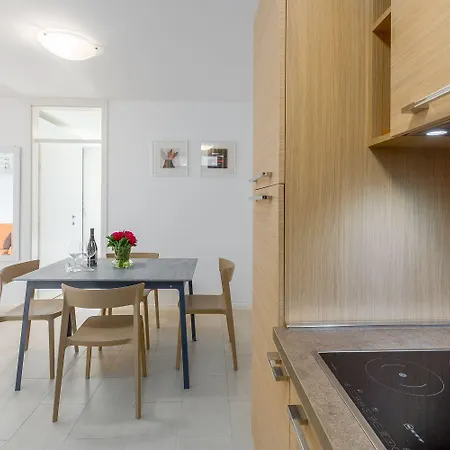 Apartman Extravagantes In Perfekter Lage - 300 Meter Zum Und 100 Meter Ins Zentrum Poreč