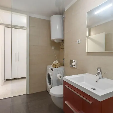 Apartman Extravagantes In Perfekter Lage - 300 Meter Zum Und 100 Meter Ins Zentrum Poreč